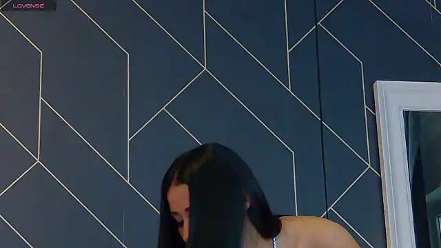 EmyLaveau online show from November 6, 2025, 6:17 am