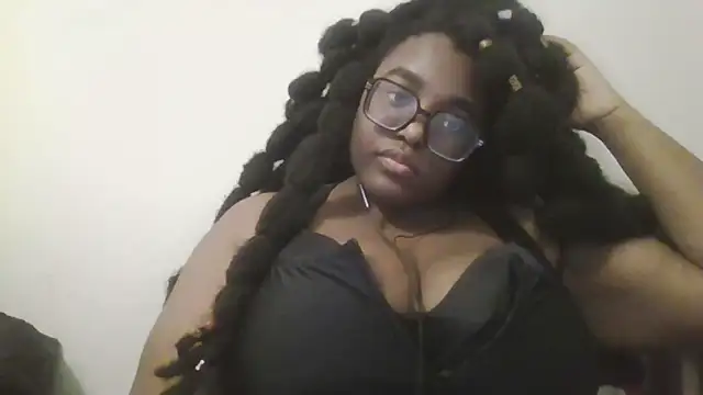 MissCC99 online show from November 18, 2025, 4:38 am