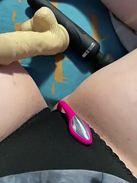 katcclovea online show from December 16, 2025, 4:55 pm