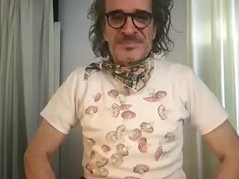 Snapshot of GioApri chatting on November 18, 2025, 10:07 am GioApri online show from November 18, 2025, 10:07 am