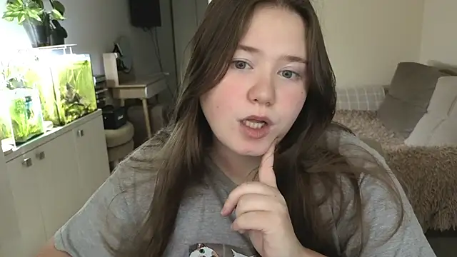 remirann  online show from December 19, 2025, 12:51 pm