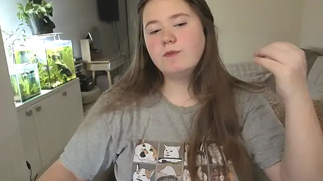 remirann  online show from November 10, 2025, 12:21 pm