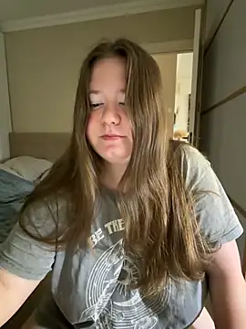 remirann  online show from October 21, 2025, 5:40 am