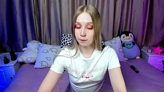 Snapshot of LilyStarlight chatting on February 25, 2025, 6:36 am LilyStarlight online show from February 25, 2025, 6:36 am