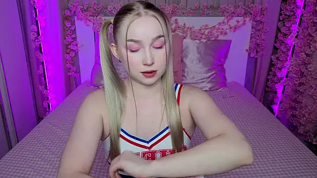 LilyStarlight online show from June 20, 2026, 3:55 am