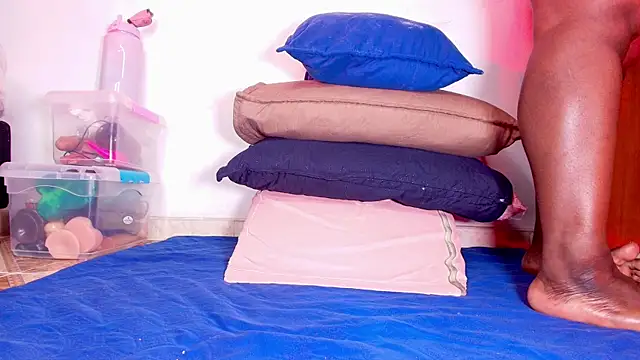  ebony-queen  online show from October 31, 2025, 12:02 pm