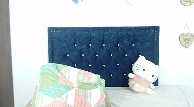 Snapshot of QueenSquirt_ chatting on February 20, 2025, 7:41 pm QueenSquirt online show from February 20, 2025, 7:41 pm