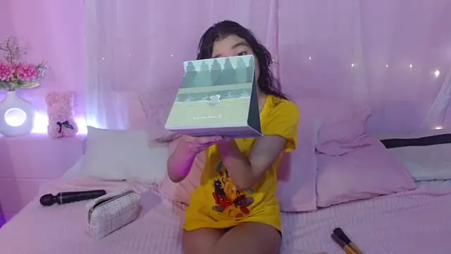 Sweetcristin online show from June 9, 2026, 3:07 am