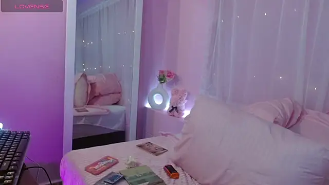 Sweetcristin online show from June 26, 2026, 3:23 am