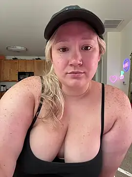 PiggyRose online show from July 10, 2026, 10:43 pm