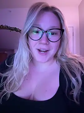 PiggyRose online show from March 15, 2025, 12:47 am