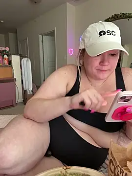 PiggyRose online show from May 18, 2026, 9:41 pm