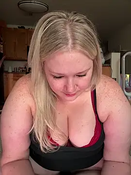 PiggyRose online show from July 2, 2026, 12:11 am