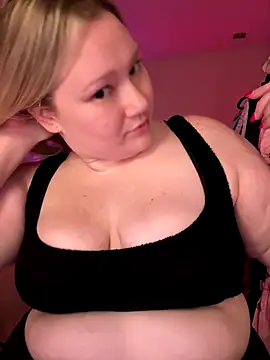 PiggyRose online show from November 2, 2025, 2:49 am