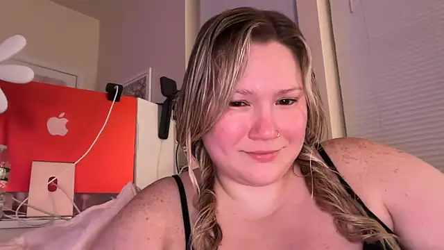 PiggyRose online show from June 20, 2026, 1:54 am