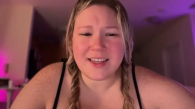 PiggyRose online show from June 15, 2026, 1:50 am