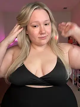 PiggyRose online show from September 12, 2025, 12:22 am