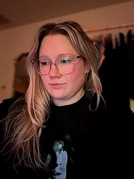 PiggyRose online show from October 1, 2025, 12:27 am