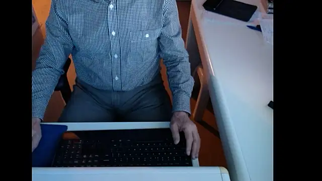 dutchpornking online show from February 12, 2026, 7:08 am