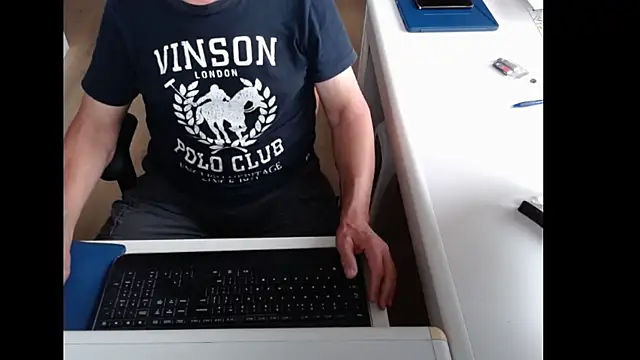 dutchpornking online show from July 18, 2026, 6:44 am