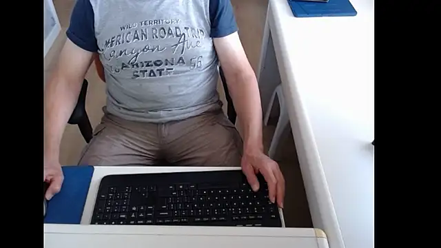 dutchpornking online show from July 28, 2026, 6:21 am