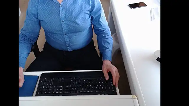 dutchpornking online show from April 1, 2026, 6:37 am