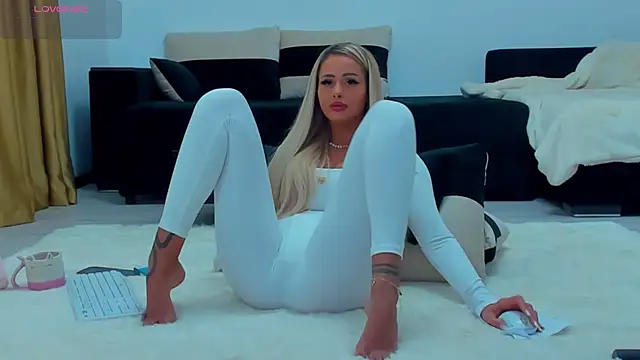 MelanieLexxx online show from January 1, 2025, 1:27 pm