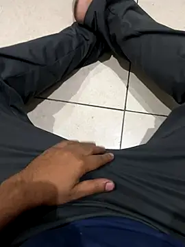 luciferdxm5 online show from November 10, 2025, 6:18 am