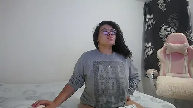 mabigomez00 online show from October 31, 2025, 9:06 am