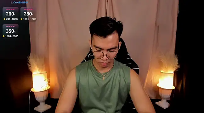 Snapshot of 000batman000 chatting on February 19, 2025, 1:40 am 000batman000 online show from February 19, 2025, 1:40 am