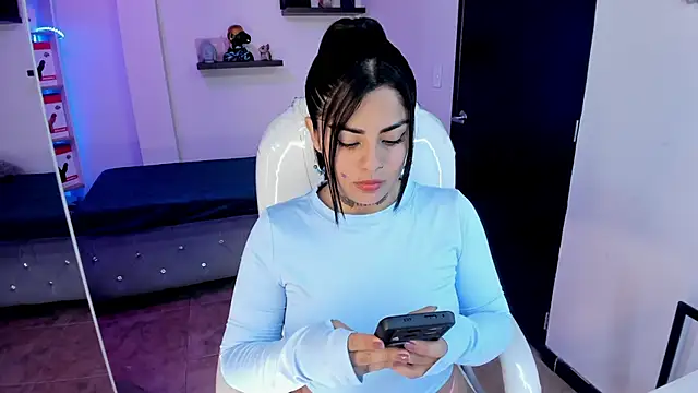 Snapshot of Catalinaa_martinez chatting on February 7, 2025, 8:10 pm Catalinaa martinez online show from February 7, 2025, 8:10 pm