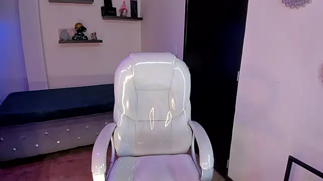 Snapshot of Catalinaa_martinez chatting on February 11, 2025, 7:27 pm Catalinaa martinez online show from February 11, 2025, 7:27 pm