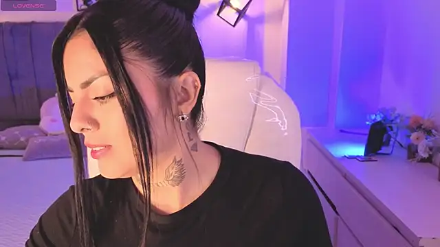 Snapshot of Catalinaa_martinez chatting on October 26, 2025, 12:33 am Catalinaa martinez online show from October 26, 2025, 12:33 am