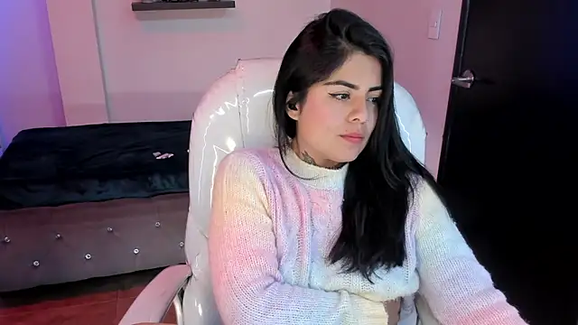 Snapshot of Catalinaa_martinez chatting on February 25, 2025, 9:15 pm Catalinaa martinez online show from February 25, 2025, 9:15 pm