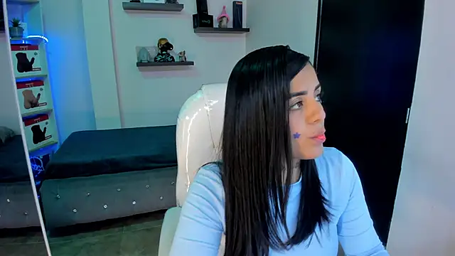 Snapshot of Catalinaa_martinez chatting on February 14, 2025, 8:37 pm Catalinaa martinez online show from February 14, 2025, 8:37 pm