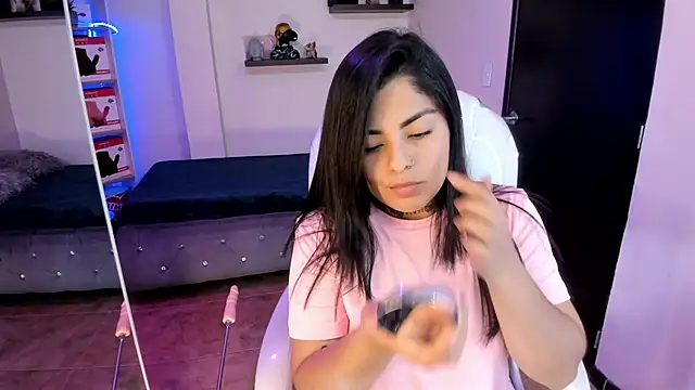 Snapshot of Catalinaa_martinez chatting on February 10, 2025, 7:49 pm Catalinaa martinez online show from February 10, 2025, 7:49 pm