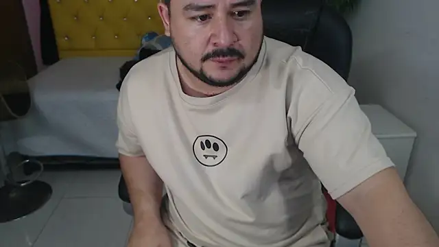 Snapshot of oso_dirty_ chatting on February 20, 2025, 5:41 pm oso dirty online show from February 20, 2025, 5:41 pm