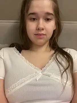 HornyGirlH online show from December 15, 2025, 3:12 am