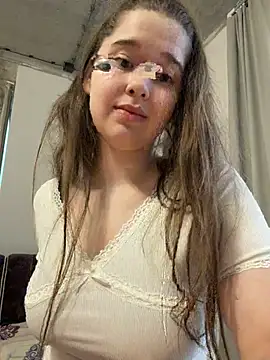 Snapshot of HornyGirlH chatting on May 27, 2026, 5:09 pm HornyGirlH online show from May 27, 2026, 5:09 pm