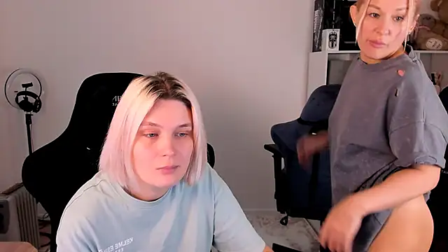 hotblonds online show from December 1, 2025, 11:22 am