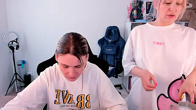 hotblonds online show from February 20, 2026, 11:34 am