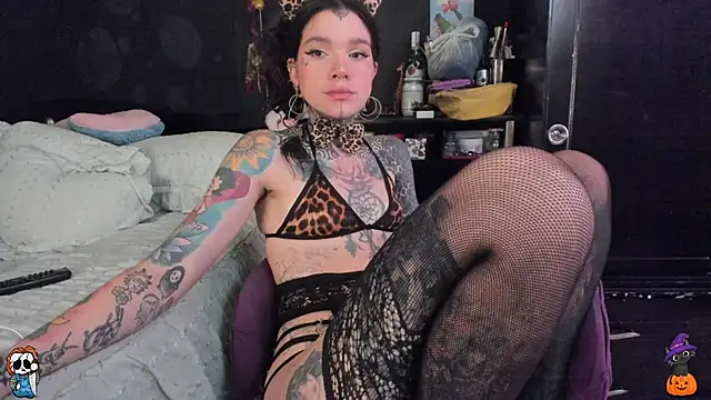 Snapshot of Lilmarieee chatting on October 16, 2025, 3:53 pm Lilmarieee online show from October 16, 2025, 3:53 pm