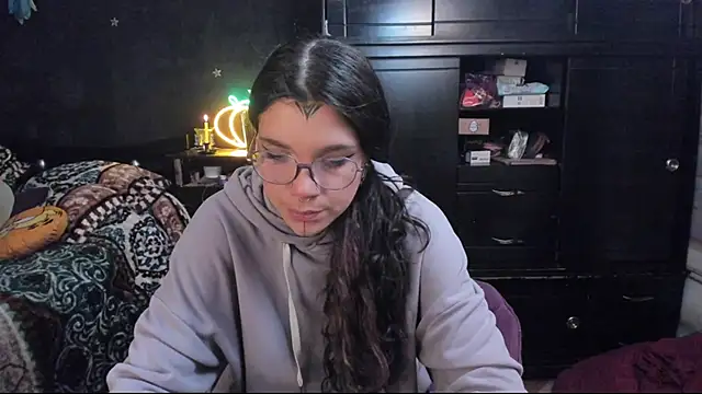 Snapshot of Lilmarieee chatting on February 14, 2025, 9:53 pm Lilmarieee online show from February 14, 2025, 9:53 pm