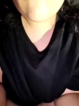 Snapshot of Annerae chatting on January 18, 2026, 5:27 pm Annerae online show from January 18, 2026, 5:27 pm