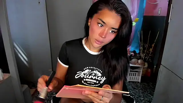QuiinMollyXxX online show from April 24, 2026, 1:18 am