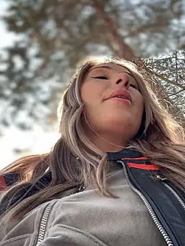 Snapshot of YOUR-KARINA chatting on March 14, 2025, 6:32 am YOUR-KARINA online show from March 14, 2025, 6:32 am