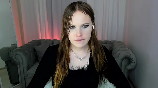EffieMinki online show from July 28, 2026, 8:34 pm