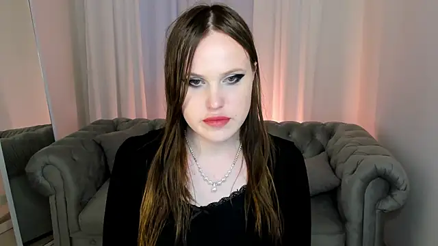 EffieMinki online show from July 5, 2026, 4:19 am