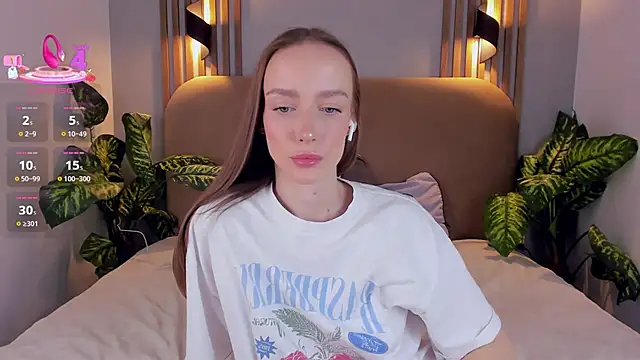 Kira Quinn online show from October 21, 2025, 7:30 am