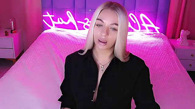 AllwaysHotJ online show from October 26, 2025, 2:12 am